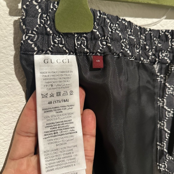 Authentic NWT Gucci Black and White Logo Patterned Shorts - Picture 4 of 5
